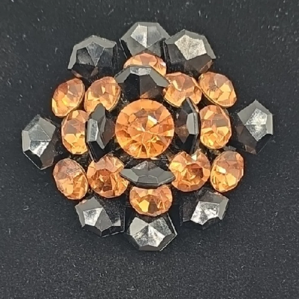 Albert Weiss elegant brooch
